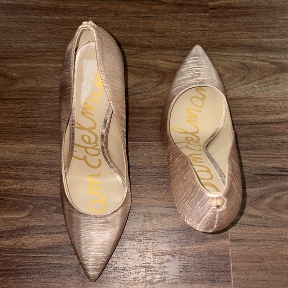 Sam Edelman Women's stunning Gold Heels - Picture 3 of 6